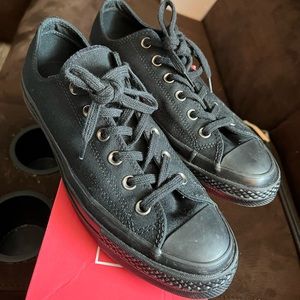 Converse low top black on black. Unisex 7.5 men 9.5 women